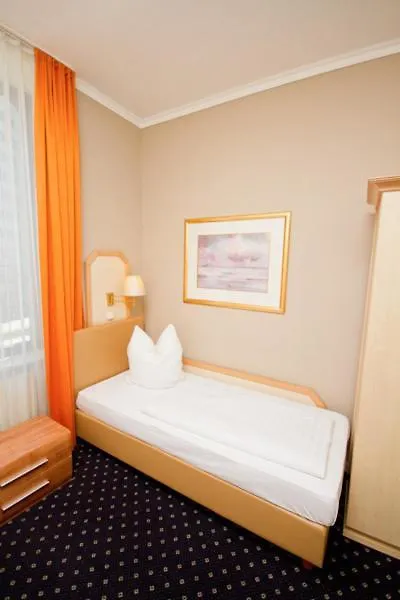 ***  Hotel Tourist 美因河畔法兰克福 德国